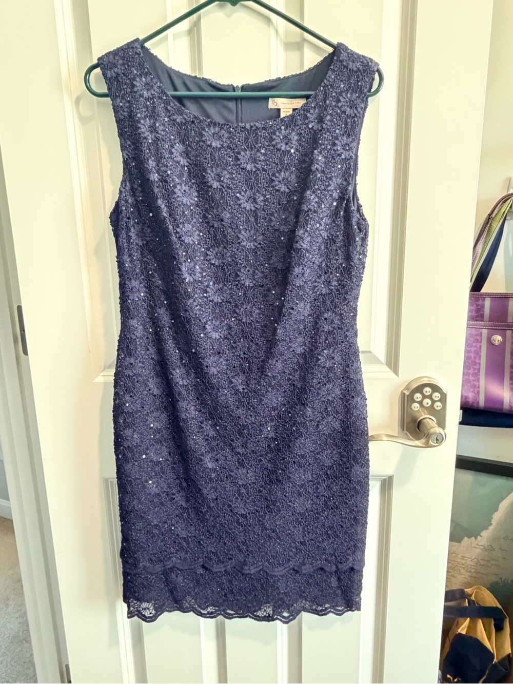 Classic Sleeveless Lace Sheath Dress in Navy